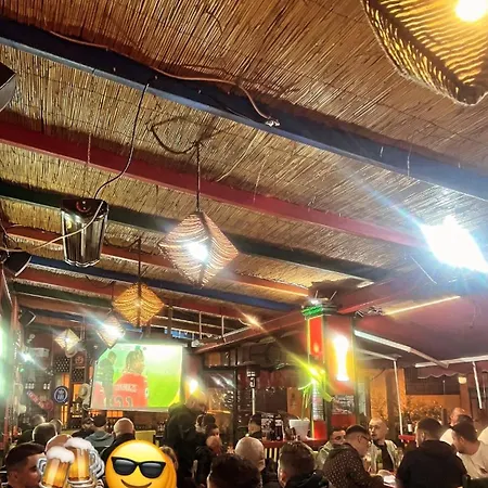 Chilli Hostel Τίρανα